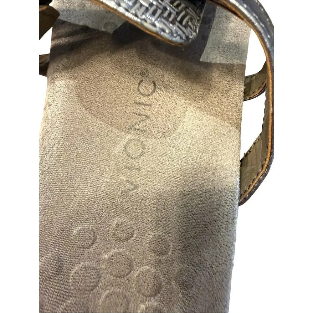 Vionic Karley Metallic Grip Closure Sandals in a Women’s Size 8